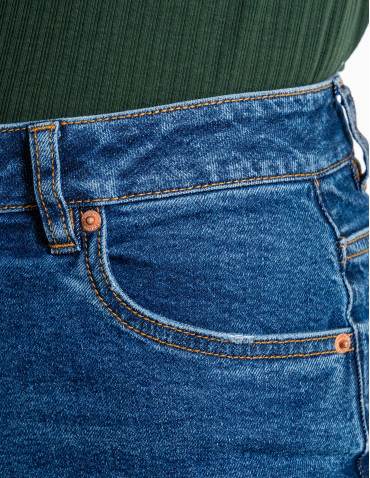Spodnie - Damskie spodnie jeansowe mom fit NIEBIESKI - produkt 7