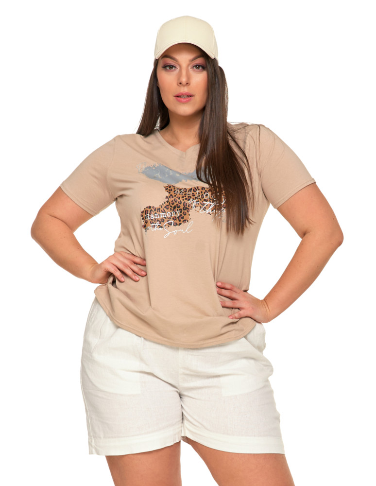Koszulki i topy - Koszulka damska T-shirt z dekoltem V i nadrukiem w panterkę BEŻOWY - produkt moraj.pl 1