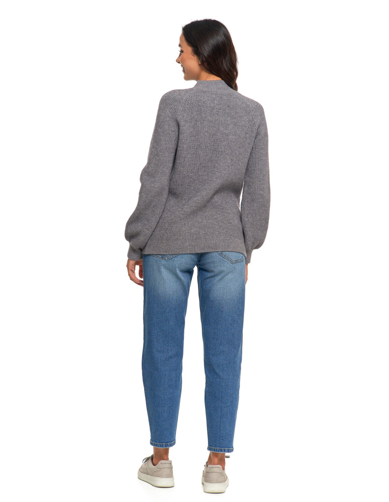 Swetry - Sweter damski z miękkiej dzianiny o luźnym kroju SZARY - produkt moraj.pl 8