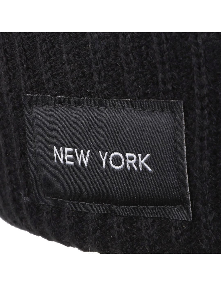 Czapki - Czarna czapka damska typu beanie z naszywką NEW YORK CZARNY - produkt moraj.pl 2
